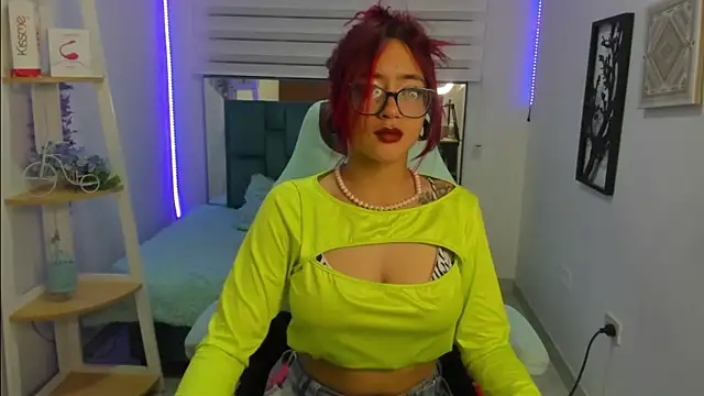 Snapshot of Sara_Red_X chatting on 06/22/26, 03:25 Sara Red X online show from 06/22/26, 03:25