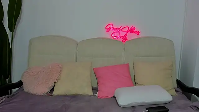 Snapshot of Cassy-Foxy chatting on 04/04/26, 05:49 Cassy-Foxy online show from 04/04/26, 05:49