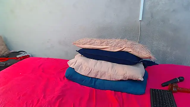 Snapshot of kinkynaghty chatting on 06/24/26, 12:37 kinkynaghty online show from 06/24/26, 12:37