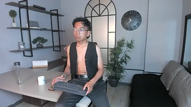 Snapshot of mike_salaz chatting on 03/27/26, 07:36 mike salaz online show from 03/27/26, 07:36