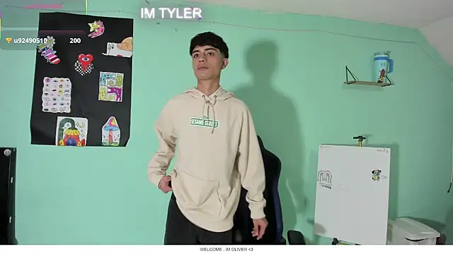 TYLERhHOT2005 online show from 04/08/26, 03:39