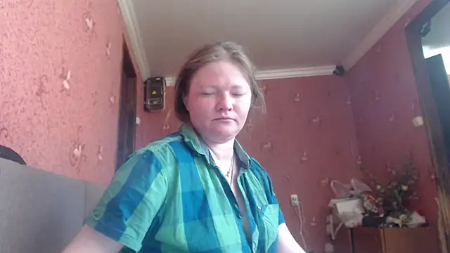 Snapshot of CharleyReid chatting on 06/12/26, 04:22 CharleyReid online show from 06/12/26, 04:22