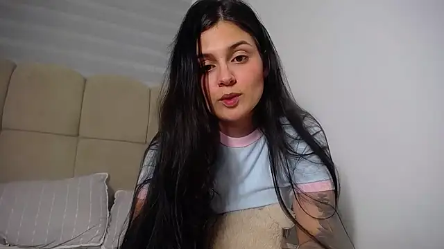 Snapshot of SofiaBanks_ chatting on 04/27/26, 11:25 SofiaBanks online show from 04/27/26, 11:25