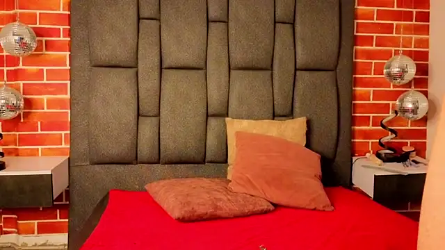 Snapshot of luxuryheavenn chatting on 03/27/26, 06:51 luxuryheavenn online show from 03/27/26, 06:51