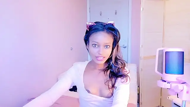 Amber Fae online show from 04/04/26, 11:46