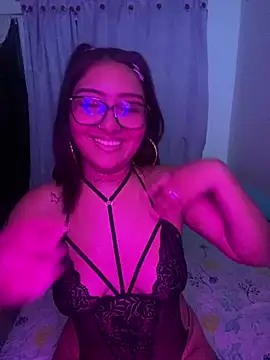 Snapshot of bellakaterin chatting on 03/27/26, 04:07 bellakaterin online show from 03/27/26, 04:07