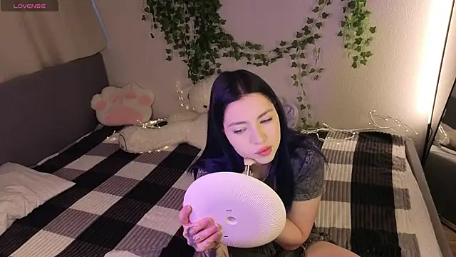 Snapshot of honey_cherrry chatting on 06/17/26, 01:41 honey cherrry online show from 06/17/26, 01:41