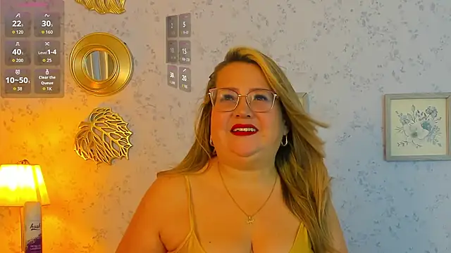 Martinacurvy  online show from 03/31/26, 11:32