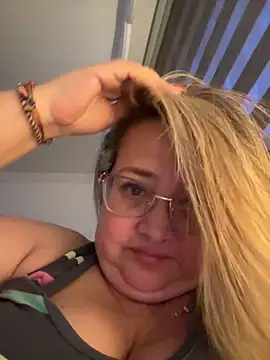 Martinacurvy  online show from 04/01/26, 11:24