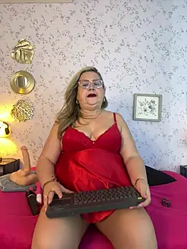 Martinacurvy  online show from 04/02/26, 11:41