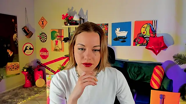 VireliaMoonfall online show from 04/17/26, 08:39