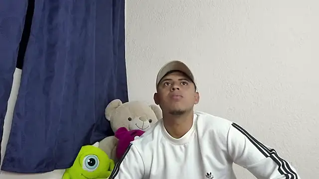 Snapshot of Zaym_Liam chatting on 03/28/26, 12:10 Zaym Liam online show from 03/28/26, 12:10