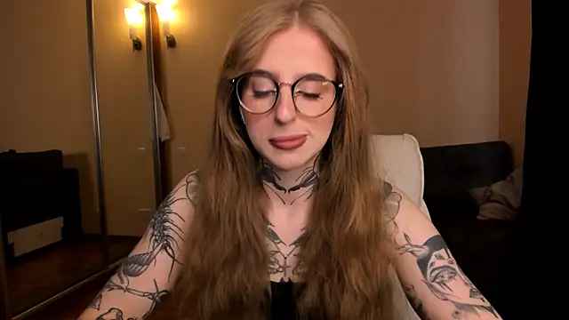Snapshot of harley_kimm chatting on 04/20/26, 04:59 harley kimm online show from 04/20/26, 04:59