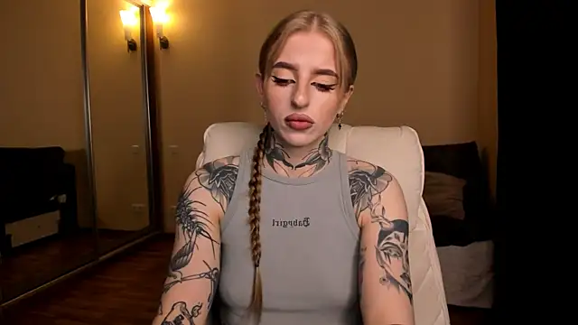Snapshot of harley_kimm chatting on 05/17/26, 04:54 harley kimm online show from 05/17/26, 04:54