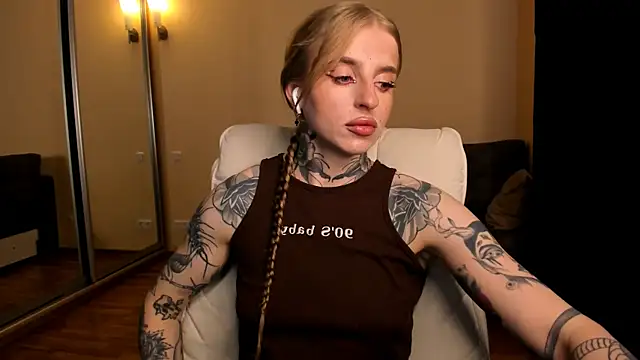Snapshot of harley_kimm chatting on 06/20/26, 05:32 harley kimm online show from 06/20/26, 05:32
