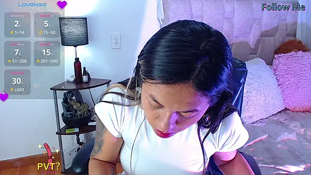 Snapshot of CharlottLee chatting on 04/15/26, 12:39 CharlottLee online show from 04/15/26, 12:39