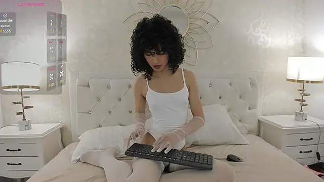 Snapshot of Julietta___ chatting on 05/12/26, 12:35 Julietta online show from 05/12/26, 12:35