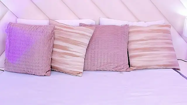 MoollyLove online show from 03/28/26, 02:05