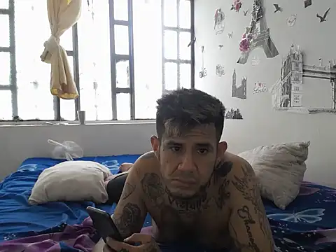 Snapshot of allison_maxtattoo_ chatting on 04/16/26, 08:53 allison maxtattoo online show from 04/16/26, 08:53