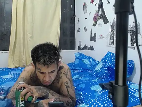 Snapshot of allison_maxtattoo_ chatting on 04/21/26, 04:08 allison maxtattoo online show from 04/21/26, 04:08