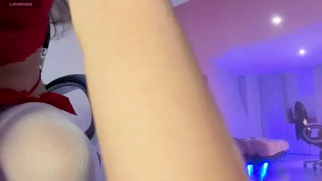 babylexi18 online show from 04/27/26, 07:23