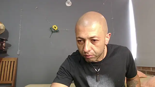 Snapshot of _bonnie_and_clyde chatting on 05/12/26, 08:17 bonnie and clyde online show from 05/12/26, 08:17