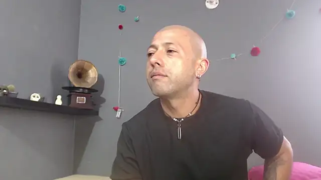 Snapshot of _bonnie_and_clyde chatting on 07/01/26, 08:19 bonnie and clyde online show from 07/01/26, 08:19