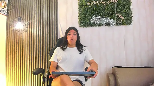 LexyNova  online show from 04/29/26, 06:25