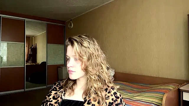 Snapshot of CarmonSuentenfuss chatting on 03/29/26, 05:07 CarmonSuentenfuss online show from 03/29/26, 05:07