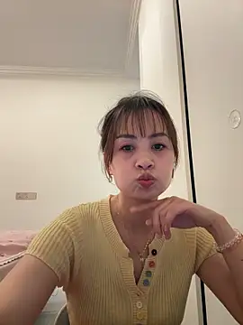 Snapshot of Yang_218 chatting on 04/24/26, 06:27 Yang 218 online show from 04/24/26, 06:27