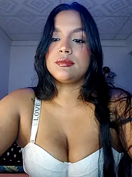 Snapshot of Kim_roussee chatting on 04/17/26, 05:43 Kim roussee online show from 04/17/26, 05:43
