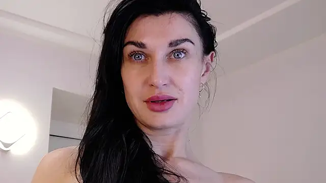 Snapshot of AriannaCruise chatting on 04/18/26, 05:44 AriannaCruise online show from 04/18/26, 05:44
