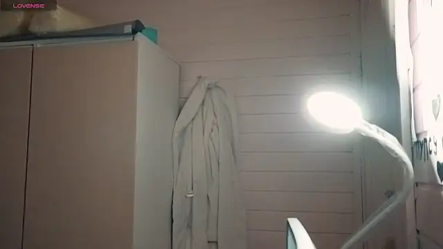 Snapshot of elegant_pleasure chatting on 04/01/26, 07:11 elegant pleasure online show from 04/01/26, 07:11