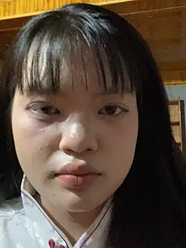 Snapshot of xinhyeucute chatting on 03/27/26, 01:44 xinhyeucute online show from 03/27/26, 01:44