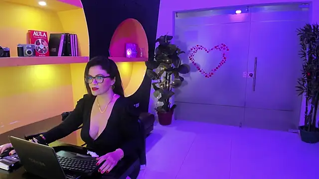 Snapshot of BiancaRoyalle chatting on 04/24/26, 09:17 BiancaRoyalle online show from 04/24/26, 09:17