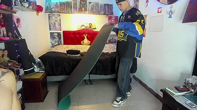 Snapshot of Keff_andrew34 chatting on 04/08/26, 04:56 Keff andrew34 online show from 04/08/26, 04:56