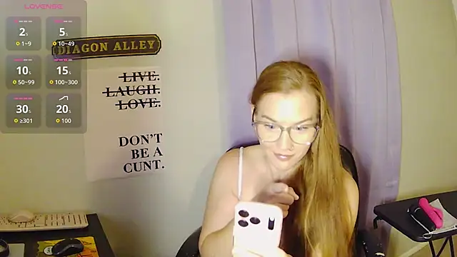 Snapshot of RoxyRedXO12 chatting on 04/30/26, 10:14 RoxyRedXO12 online show from 04/30/26, 10:14