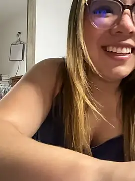 Snapshot of spicymichelle chatting on 04/04/26, 02:43 spicymichelle online show from 04/04/26, 02:43