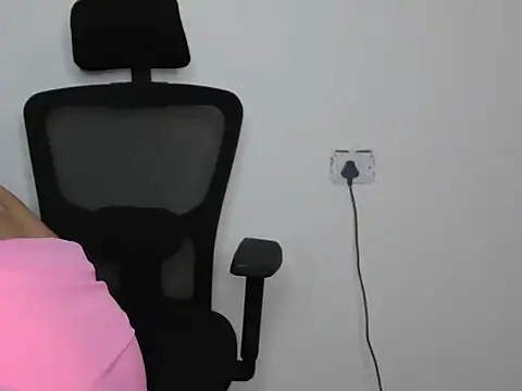 alyna1 online show from 05/02/26, 06:29