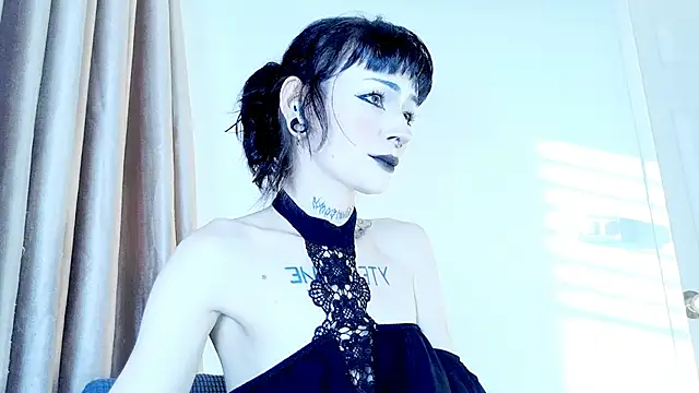 Snapshot of H3xD0ll chatting on 04/11/26, 12:04 H3xD0ll online show from 04/11/26, 12:04