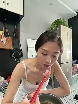 Snapshot of yuanpu0925 chatting on 04/03/26, 04:32 yuanpu0925 online show from 04/03/26, 04:32