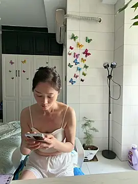 Snapshot of yuanpu0925 chatting on 04/30/26, 11:42 yuanpu0925 online show from 04/30/26, 11:42
