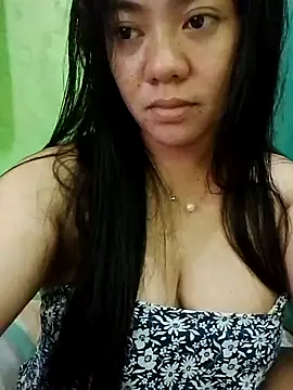 Snapshot of sweety_honey27 chatting on 04/06/26, 02:42 sweety honey27 online show from 04/06/26, 02:42