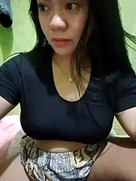 Snapshot of sweety_honey27 chatting on 04/19/26, 05:45 sweety honey27 online show from 04/19/26, 05:45