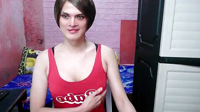 Snapshot of Bella_CiaoX chatting on 04/13/26, 05:18 Bella CiaoX online show from 04/13/26, 05:18