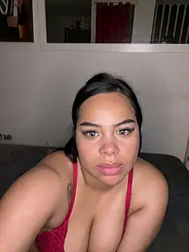 lunaa love online show from 05/15/26, 11:34