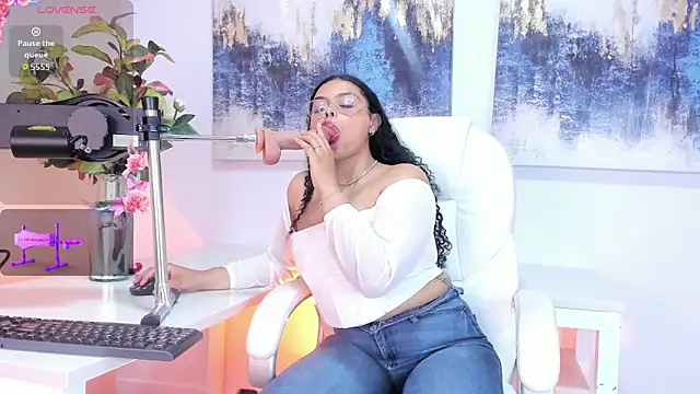 Snapshot of scarlett__2 chatting on 05/19/26, 07:31 scarlett 2 online show from 05/19/26, 07:31