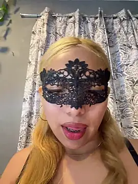 Snapshot of Maddyloveee chatting on 05/28/26, 01:03 Maddyloveee online show from 05/28/26, 01:03