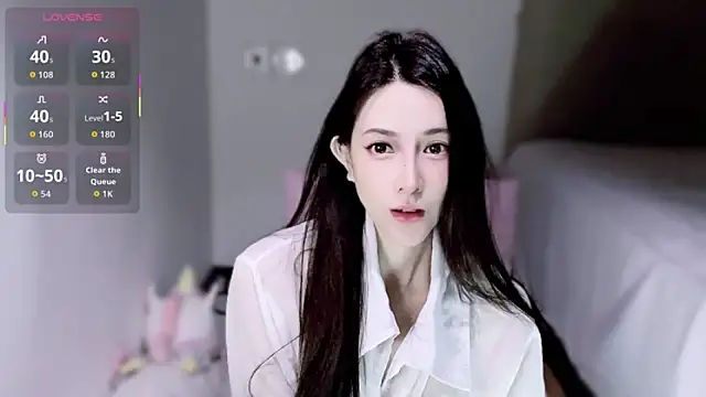 Snapshot of LILI7-LI chatting on 05/30/26, 04:37 LILI7-LI online show from 05/30/26, 04:37