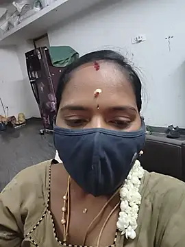 Snapshot of Tamil_Sangeetha chatting on 06/08/26, 01:22 Tamil Sangeetha online show from 06/08/26, 01:22